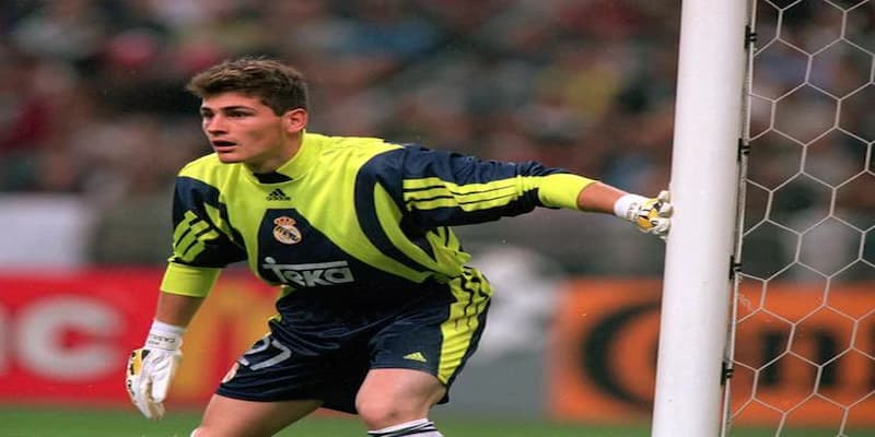 Iker Casillas – Thủ thành huyền thoại của làng bóng đá TBN 1 Khởi đầu của Casillas tại CLB Real Madrid